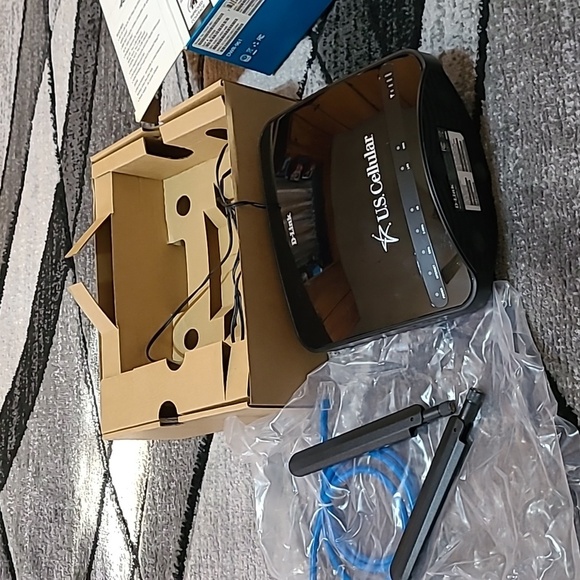 US CELLULAR D-LINK DWR-961 AC1200 MBPS 4-G LTE ROUTER - Picture 8 of 10